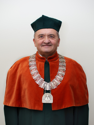 dziekan wydziału nauk o zdrowiu dr hab. n. med. Jacek Piątek