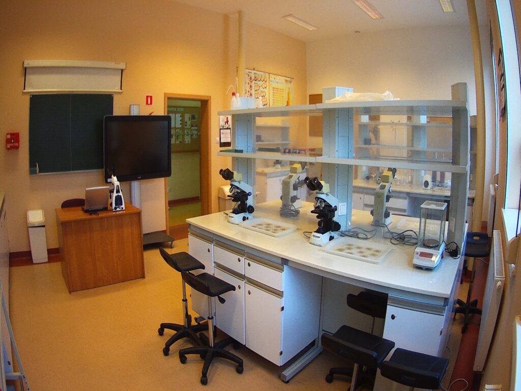 Laboratorium mikrobiologiczne-3