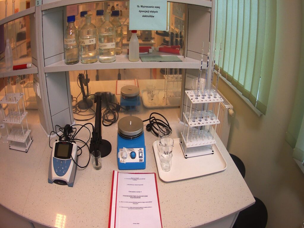 Laboratorium chemii fizycznej, chemii środowiska oraz termodynamiki technicznej-3