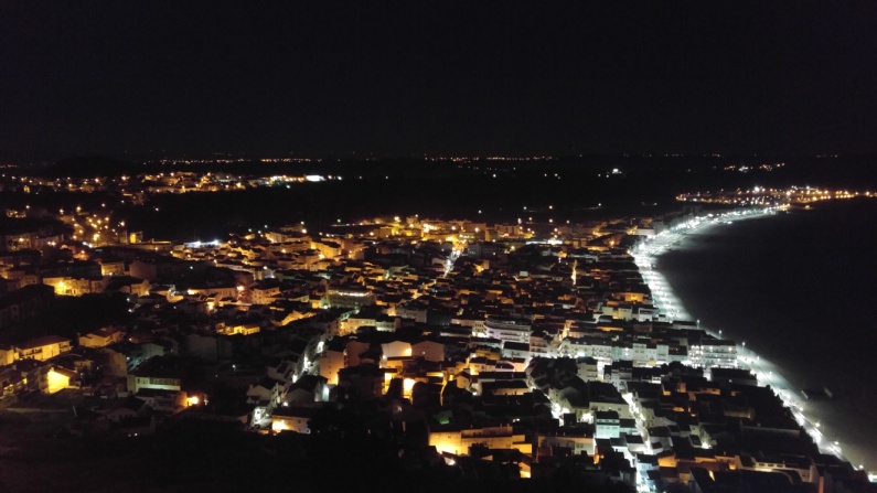 widok miasta nocą