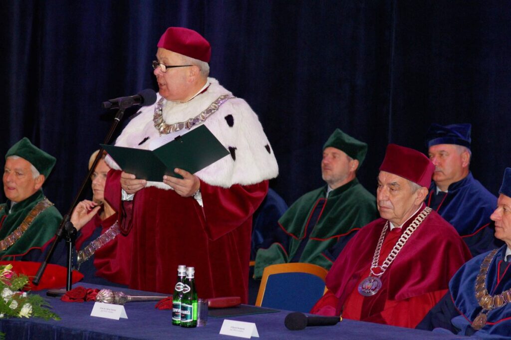 Rektor podczas inauguracji roku akademickiego 2019/2020