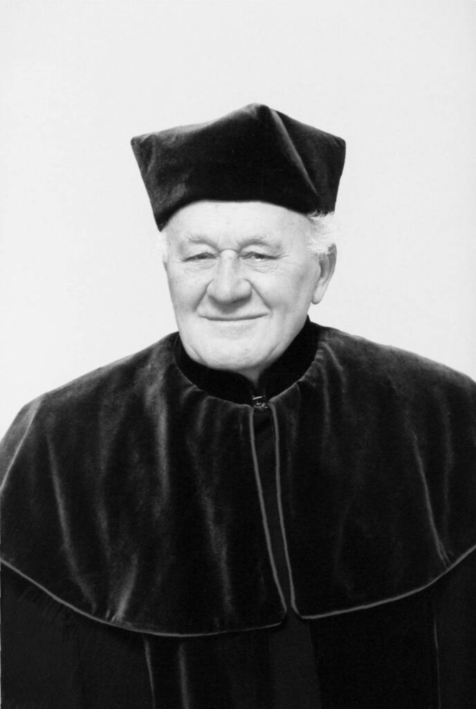 zdjęcie czarno-białe zmarłego profesora Tedeusza Pisarskiego