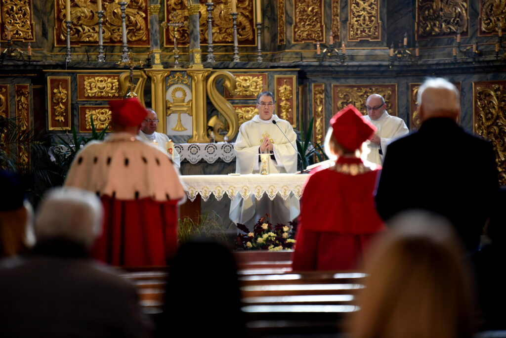 Msza święta w kościele garnizonowym-12