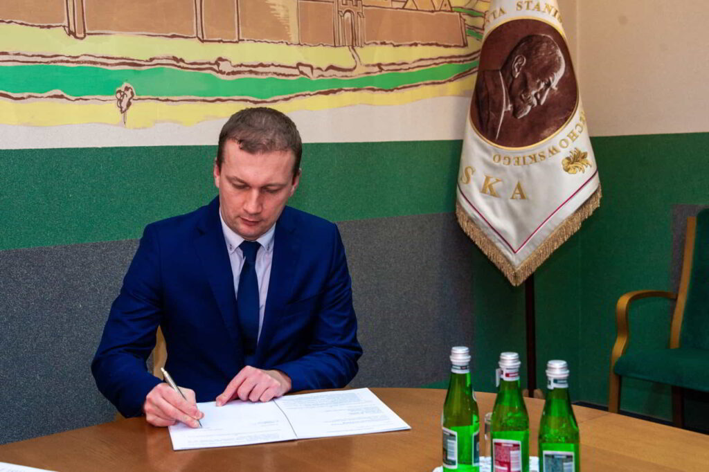 Akademia Kaliska rozpoczyna współpracę z Colian Logistic-3