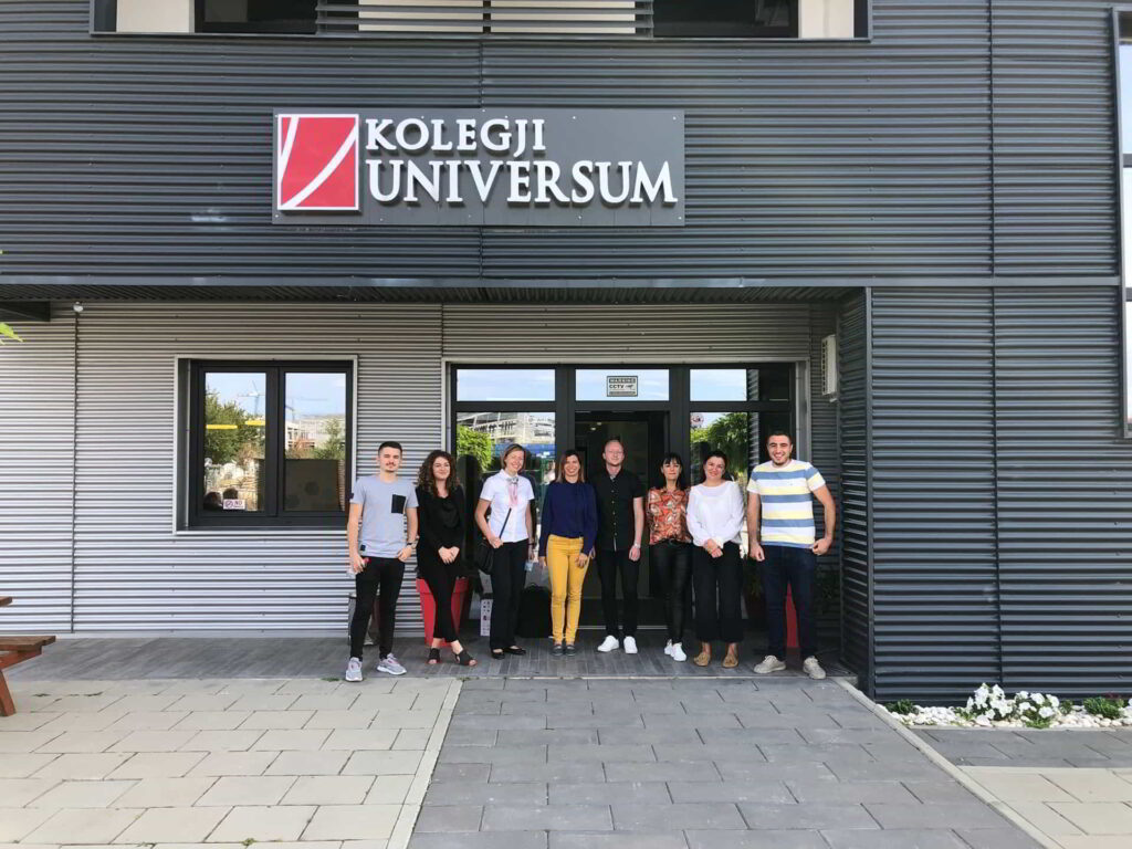 Pracownicy Akademii Kaliskiej w Colegji Universum w Prisztinie-1